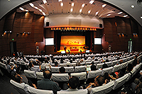 The lecture attracts a large audience of nearly 500